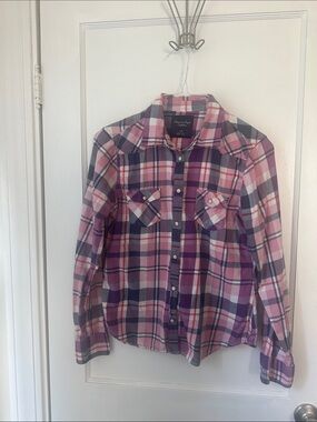 American Eagle flannel top